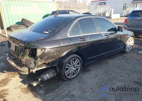 2009 Mercedes-Benz C 300 Luxury 4Matic/Sport 4Matic z USA, uszkodzony, nr VIN WDDGF81X09R057143